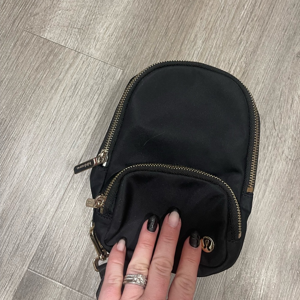 Everywhere Sling Bag Small 2L - Picture 7 of 10